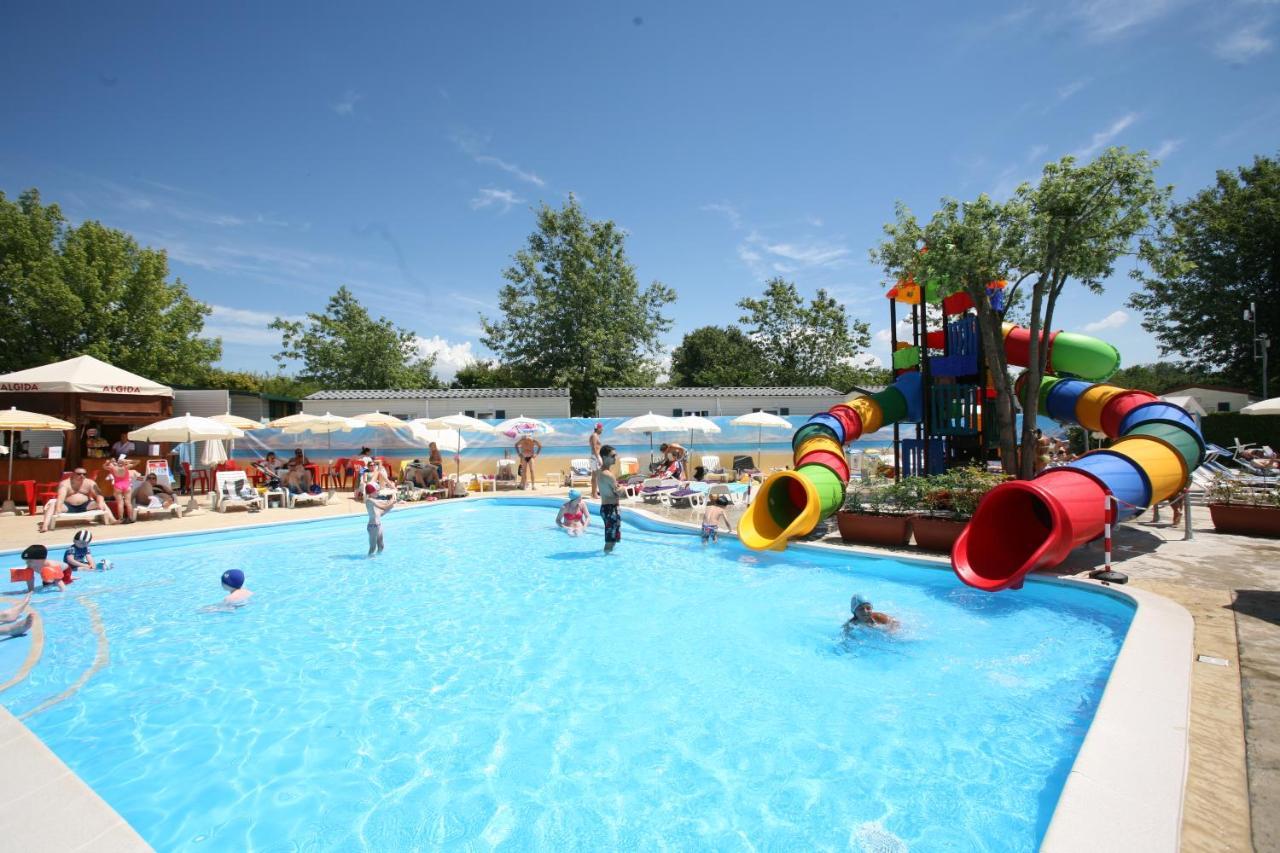 Happy Camp Mobile Homes In Butterfly Camping Village ペスキエーラ・デル・ガルダ エクステリア 写真